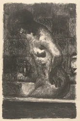 Stehende nackte Frau wäscht sich in der Badewanne