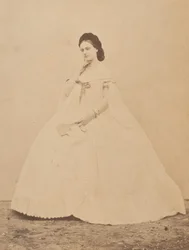 Der plissierte Morgenmantel