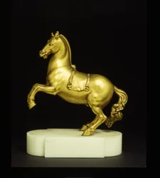 Steigendes Pferd