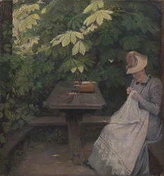 Eine sommerlich gekleidete Dame in einem Pavillon