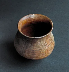 Vorgeschichte, Remedello-Kultur: glockenförmige Vase aus der Höhle Santa Cristina, Fiesse bei Brescia. Kupferzeit. Äneolithikum. 2200 v. Chr. Rom, Museo Nazionale Preistorico Etnografico Luigi Pigorini