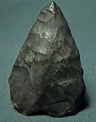 Prähistorisch: Flint-Amygdaloid-Biface. Unteres Paläolithikum. Verona, Museo Civico di Storia Naturale, Italien