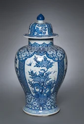 Vase mit Deckel, 1662-1722