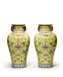Paar gelber famille rose Vasen (Keramik)