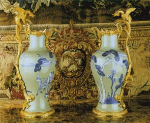 Ein Paar Louis XV Kannen, Porzellan 1662-1722, Montierungen ca. 1745-49
