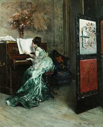 Eine Dame spielt Klavier in einem Innenraum