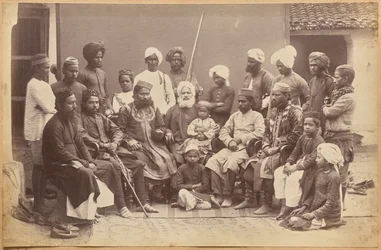 Familie von Mowhri Rahman Alli Khan, Rewa (Vorderseite, unten)