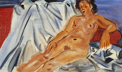 Liegender Akt auf rotem Sofa