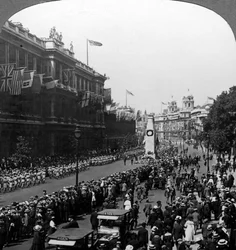 Indische Truppen salutieren dem Unbekannten Soldaten am Kenotaph, Whitehall, London, ca. 1920