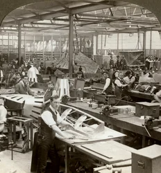 Blechbearbeiter in einer Flugzeugfabrik, Erster Weltkrieg, 1914-1918