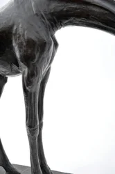 Große Giraffe mit gesenktem Kopf, modelliert 1909-10, gegossen vor 1913