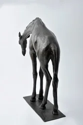 Große Giraffe mit gesenktem Kopf, modelliert 1909-10, gegossen vor 1913