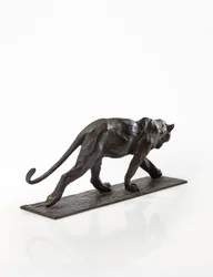 Panther im Gehen, Hinterbein erhoben, ca. 1904