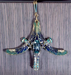 Jugendstil: Anhänger „Libelle“ aus Aquamarin, Gold und Emaille, Paris, Musée d’Orsay
