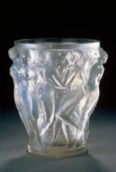 Bacchantinnen-Vase aus opalisierendem Glas, ca. 1920, von René Lalique (1860-1945). Frankreich, 20. Jahrhundert.