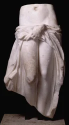 Aphrodite, die ihre Gewänder hält, aus Tripolis, ca. 370-24 v. Chr. (Marmor)