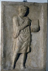 Niedriges römisches Relief aus dem 3. Jahrhundert n. Chr. Ein Schriftsteller