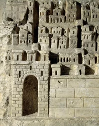 Römische Kunst: Flachrelief, das eine Stadt darstellt. 2. Jahrhundert n. Chr.