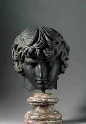 Römische Kunst: Darstellung des Antinoos (oder Antinoo, ca. 110-130), des jungen Geliebten von Kaiser Hadrian. Bronzeskulptur. Florenz, Museo Archeologico