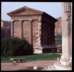 Römische Kunst: Blick auf die Ruinen des Tempels des Portunus, archäologische Stätte des Boarium Forums, 70-80 n. Chr., Rom, Italien