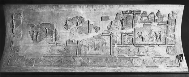 Stuckarbeiten aus dem Haus der Priesterin von Isis; aus den Gärten der Villa Farnesina