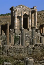 Ansicht des Tempels der Familie Septimius, Hochimperiale Periode (27 v. Chr. - 395 n. Chr.)