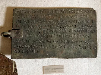 Dekret über das Porto in Latein auf Bronzeplatte: Es wurde am 21. Januar verkündet