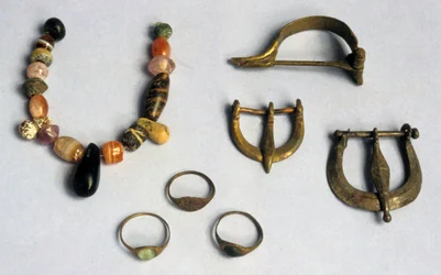 Ringe, Schnallen und Fibeln, Masada (Mischtechnik)