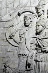 Römische Kunst: Römische Krieger während des ersten Krieges in Dakien. Abguss von 1862, der die Basreliefs der Trajanssäule (Colonna Traiana) in Rom reproduziert, erbaut während der Herrschaft von Kaiser Trajan (53-117). Die Trajanssäule erinnert an die