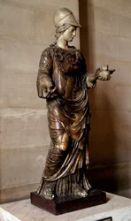 Römische Antike: Statue der drapierten und mit der Ägis bedeckten Minerva, die eine Eule in der Hand hält. Skulptur aus Alabaster und Marmor. Sie wird mit der griechischen Göttin Athene gleichgesetzt. Höhe 1,33 m. Paris, Louvre