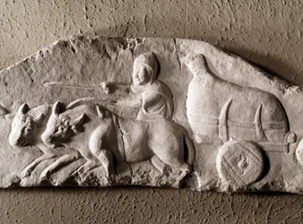 Römische Kunst: geschnitzter Ochsenkarren, Römisches Antiquitätenmuseum, Rom