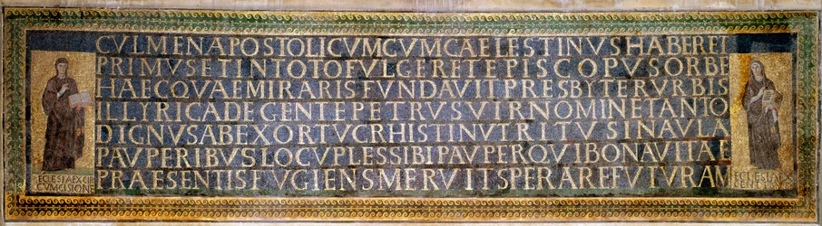 Römische Kunst: Mosaik mit der Widmung an die heilige Sabine, christliche Märtyrerin des 2. Jahrhunderts. Es trägt die Namen von Peter von Illyrien, Gründer der Basilika, und Papst Celestin I. 5. Jahrhundert Basilika St. Sabina