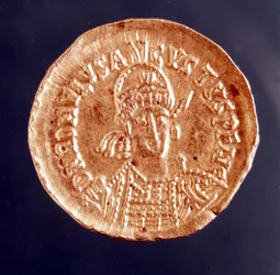 Romulus Augustulus, lateinisch Flavius Romulus Augustus (oder Romulus Augustulus, italienisch Romolo Augustolo), um 460 - 511, der letzte römische Kaiser des Westens. Porträt auf einer Münze, 5. Jahrhundert
