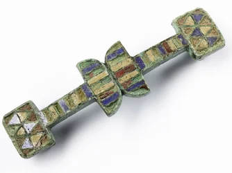 Riemenverbindung mit rotem, blauem und gelbem Email, aus der römischen Legionärsfestung in Inchtuthil, Caputh, Perthshire