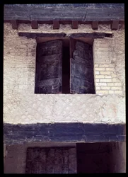 Ansicht eines verkohlten Fensters eines Hauses der Vorhalle des Decumanus Maximus, 5. Jahrhundert v. Chr. - 1. Jahrhundert n. Chr.