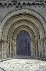 Kirche aus dem 12. Jahrhundert mit hübscher Poitevine-Fassade (romanischer Stil). Chaize-Giraud in Vendée (85).