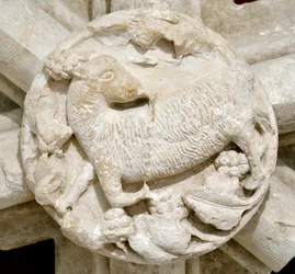 Ein Lamm, Detail des Gewölbes der Saint-Laurent-Kapelle, ursprünglich über der Zisterzienserabtei von Fontenay (Burgund, Frankreich)