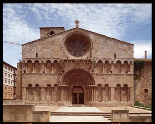 Romanische Kunst: Ansicht der Kirche St. Dominica (Iglesia de Santo Domingo, St.-Dominikus-Kirche) 12. Jahrhundert Soria, Spanien