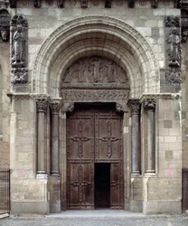 Südportal der Basilika