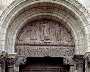 Die Himmelfahrt, Südportal der Basilika (Skulptur)