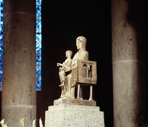 Jungfrau und Kind (Skulptur)