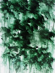 Nebliger grüner Wald