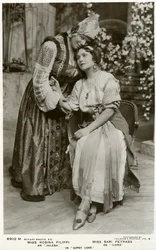 Rosina Filippi und Sari Petrass, Schauspielerinnen, ca. 1912