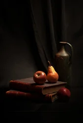 Rustikale Bücher und Früchte