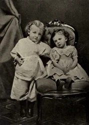 Lenin im Alter von vier Jahren und seine Schwester Olga, Simbirsk