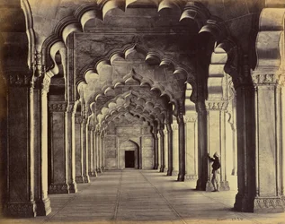 Agra; Inneres der Moti Masjid mit Blick auf das Mittelschiff