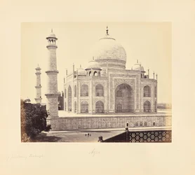Agra; Der Taj, von der Ecke des Hofes