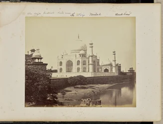Agra: Der Taj Mahal vom Fluss aus
