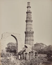 Delhi. Das Qutb Minar oder der Turm in der Ruinenstadt Alt-Delhi