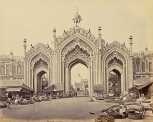 Lucknow; das Tor zum Hooseinabad-Basar